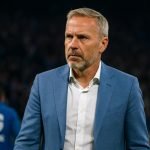 Thorsten Fink langs de lijn bij een wedstrijd van KRC Genk