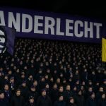 Stil protest van Anderlecht- en STVV-fans in het Lotto Park