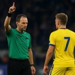 Scheidsrechter Lothar D'Hondt fluit tijdens Anderlecht-STVV na omstreden penaltyfase