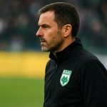 Trainer Frédéric Taquin langs de zijlijn bij RAAL La Louvière