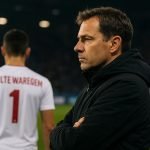 Sven Vandenbroeck langs de lijn bij een match van Zulte Waregem