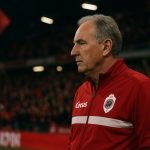 Voorzitter Paul Gheysens volgt een wedstrijd van Royal Antwerp FC vanuit de tribune