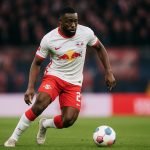 Yan Diomande in actie voor RB Leipzig tijdens een wedstrijd