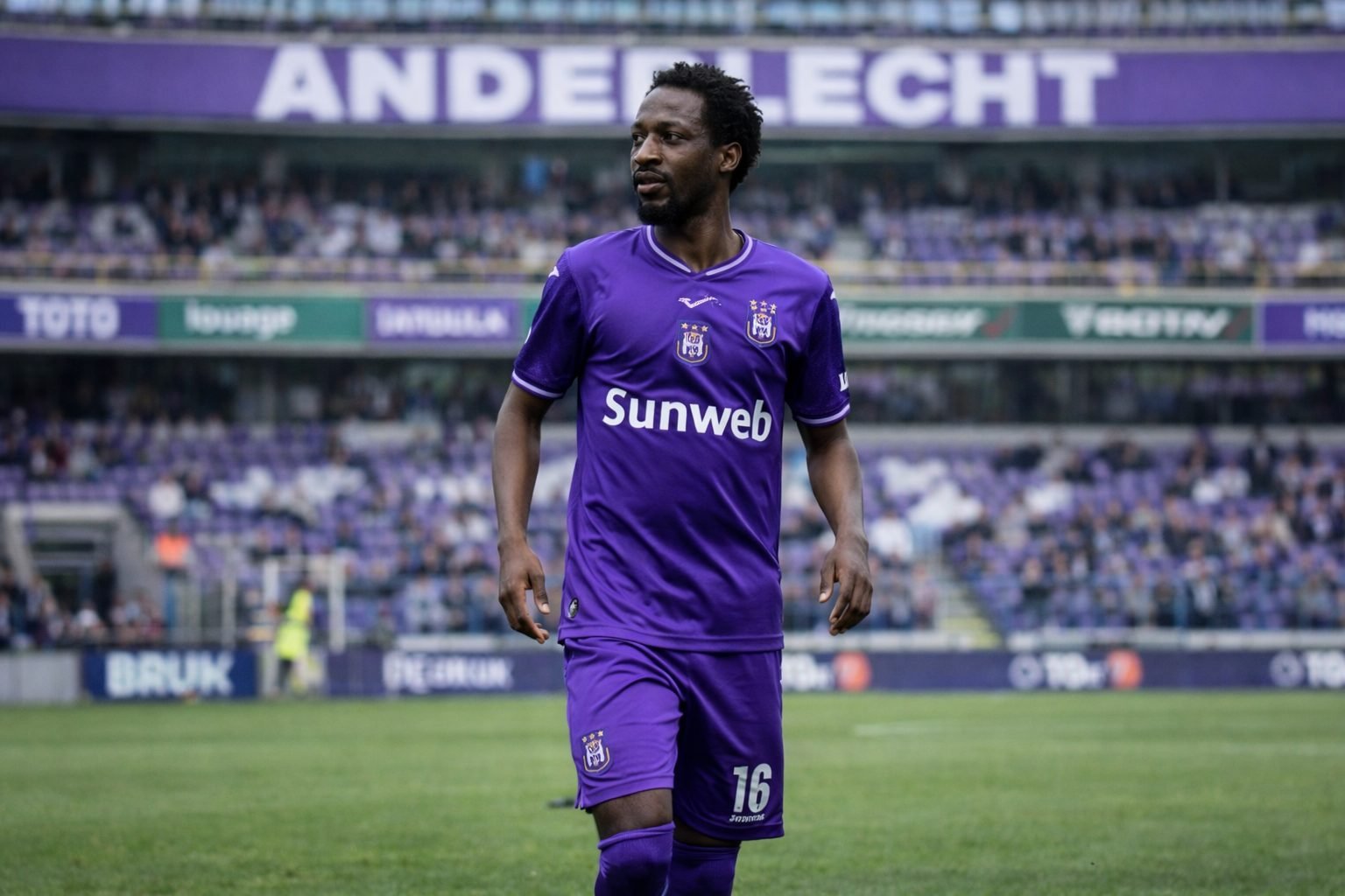 Majeed Ashimeru in het Lotto Park van RSC Anderlecht