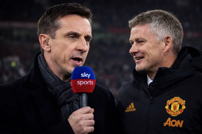 Gary Neville met Solskjaer aan de zijlijn