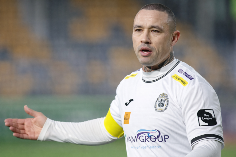 Nainggolan in een tenue van Lokeren-Temse