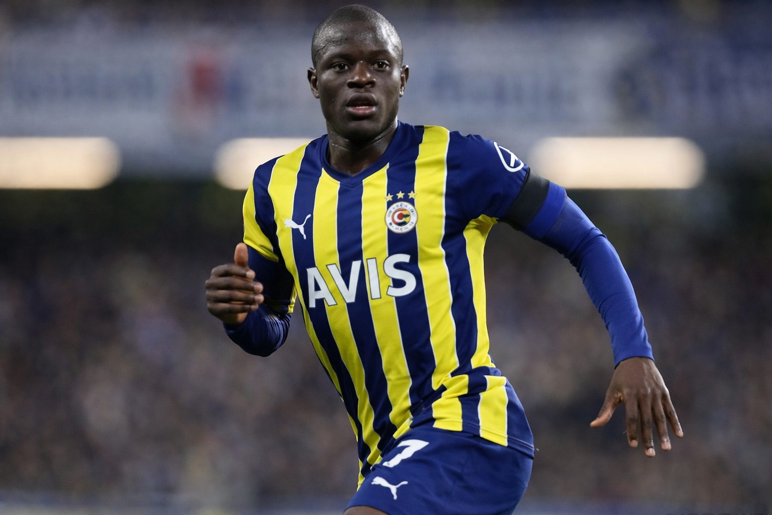 N'Golo Kanté in een tenue van Fenerbahçe