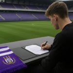 Ilyes Bennane tekent zijn eerste profcontract bij RSC Anderlecht