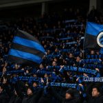 Supporters van Club Brugge in het uitvak tijdens een Europese wedstrijd, zonder herkenbare gezichten.