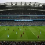 Algemene wedstrijdsfeer rond een Premier League-duel van Manchester City