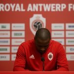 Joseph Oosting tijdens een persmoment bij Royal Antwerp FC op de Bosuil