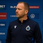 Ivan Leko geeft uitleg tijdens een persmoment van Club Brugge