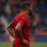 Douglas Luiz in wedstrijdcontext, met verwijzing naar zijn situatie tussen Juventus en Nottingham Forest.