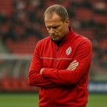 Vincent Euvrard langs de zijlijn bij Standard in het stadion van Sclessin