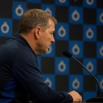Ivan Leko geeft uitleg na Club Brugge - Zulte Waregem in het Jan Breydelstadion