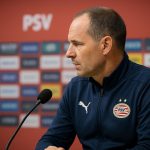 Peter Bosz geeft uitleg over zijn keuzes bij PSV met Perisic op de bank