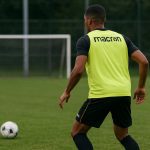 Denis Odoi in trainingskledij bij Roda JC