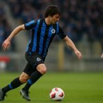 Actiebeeld in wedstrijdcontext met een speler van Club Brugge op het veld, zonder herkenbare gezichten.