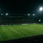 Overzicht van het stadion van Cercle Brugge tijdens een wedstrijd