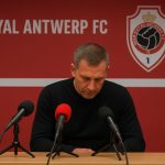 Joseph Oosting tijdens een persmoment bij Royal Antwerp FC na de thuisnederlaag tegen Charleroi