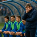 KRC Genk-trainer Nicky Hayen langs de zijlijn tijdens een wedstrijd
