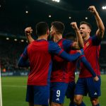 Spelers van FC Basel vieren een laat doelpunt in de uitmatch bij FC Zürich