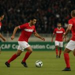 Wydad AC in actie tijdens de CAF Confederation Cup, met focus op het middenveld