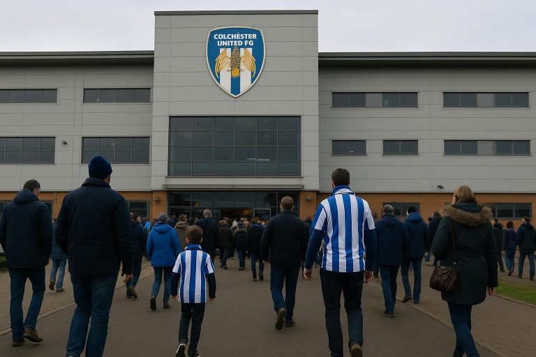 Sfeerbeeld rond het stadion van Colchester United op een wedstrijddag in Engeland
