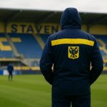 Wouter Vrancken langs de zijlijn bij STVV in het stadion van Stayen