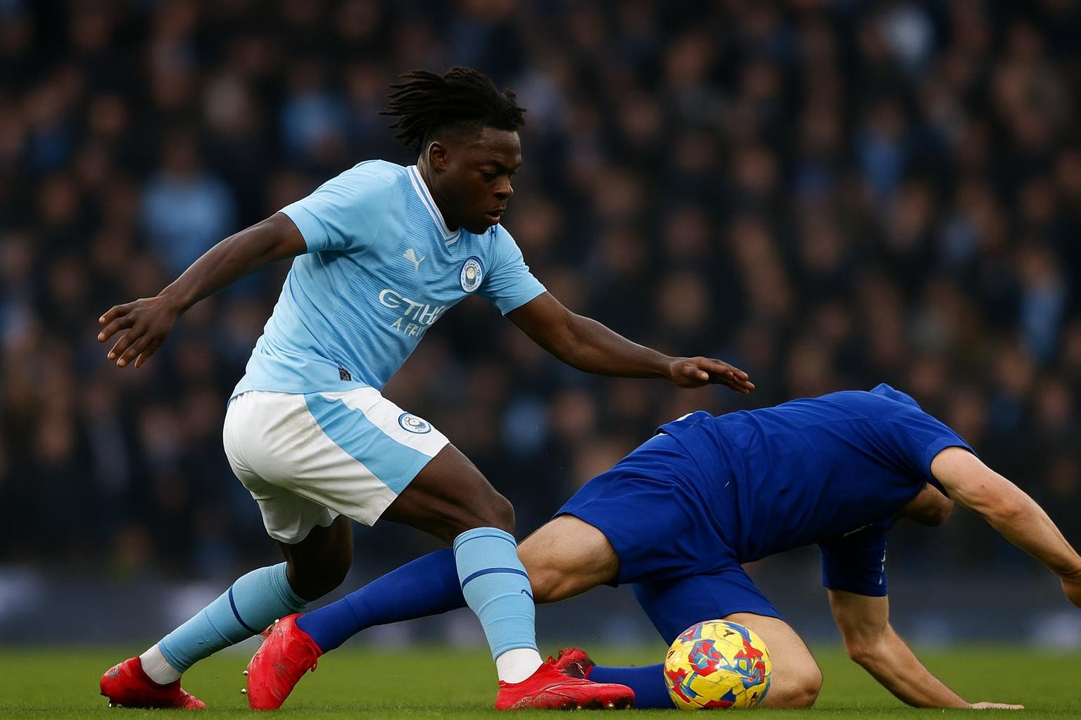Jeremy Doku van Manchester City na een stevig duel in de Premier League