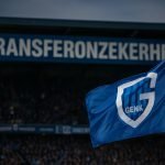 Abstract beeld dat de transferonzekerheid bij KRC Genk symboliseert