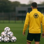 Trainingsbeeld van Wolverhampton Wanderers met Jørgen Strand Larsen in actie, zonder herkenbare gezichten
