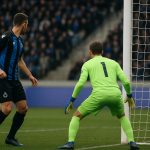 Doelmond van Club Brugge tijdens een Champions League-wedstrijd, met de keeper in actie
