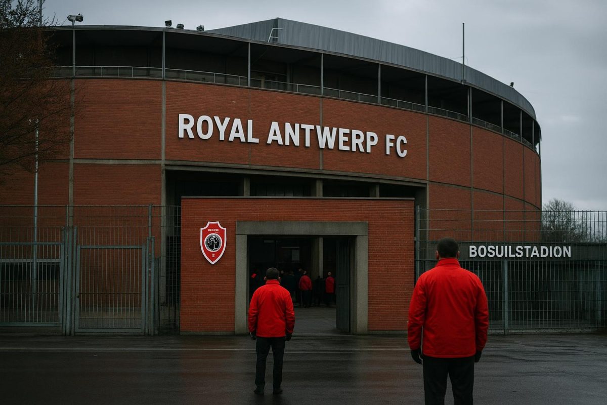 Sfeerbeeld rond het Bosuilstadion van Royal Antwerp FC