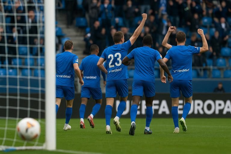 Spelers van KRC Genk vieren een doelpunt tegen Malmö in het stadion.