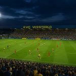 Stadion van KVC Westerlo in avondlicht tijdens transferperiode