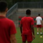Zulte Waregem in trainingscontext terwijl transfergeruchten rond Jeppe Erenbjerg circuleren