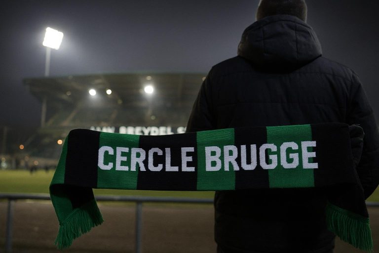 Sfeervol beeld van het Jan Breydelstadion bij Cercle Brugge in transfercontext