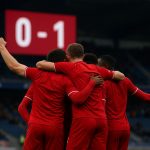 Spelers van Royal Antwerp FC vieren een doelpunt op het veld van Cercle Brugge.