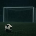 Abstract beeld dat een sombere periode in het voetbal uitdrukt