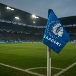 Detail van een hoekvlag in het stadion van KAA Gent tijdens een rustige trainingsdag