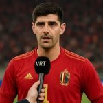 Thibaut Courtois in tenue van België tijdens een interviewmoment