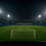 Leeg stadion onder schijnwerpers in de avond, sfeerbeeld bij een Engelse wedstrijd.