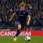 Jonge Anderlecht-middenvelder in actie tijdens een wedstrijd