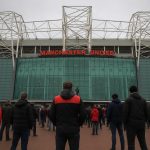 Sfeershot rond Old Trafford bij Manchester United, zonder herkenbare gezichten
