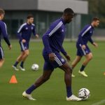 Trainingsmoment bij RSC Anderlecht op Neerpede, met spelers op het veld