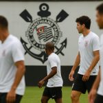 Trainingsbeeld van Corinthians in transfersfeer rond Breno Bidon, zonder herkenbare gezichten.