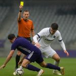 Marco Kana van Anderlecht tijdens een bekerduel, met aandacht voor een discutabele fase