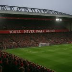 Tense sfeer rond het stadion van Liverpool