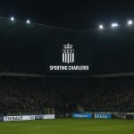 Sfeerbeeld van het stadion van Sporting Charleroi in de avond